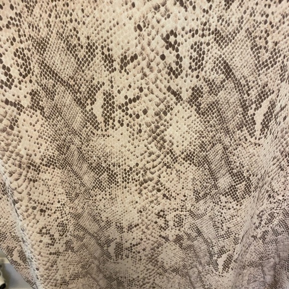 Loft Snakeskin Print Animal Print Top SS M - Picture 7 of 8